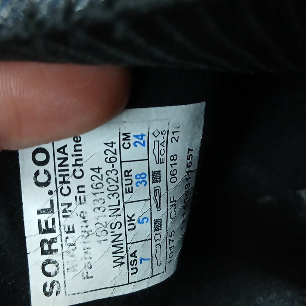 Sorel Artic Edge wedge bootie. Size 7 - Picture 7 of 8
